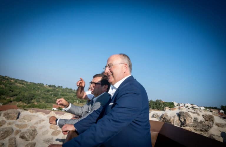 Flexibilização de regras permite mais de 40% de tripulantes migrantes em embarcações diz o ministro da Agricultura&nbsp;