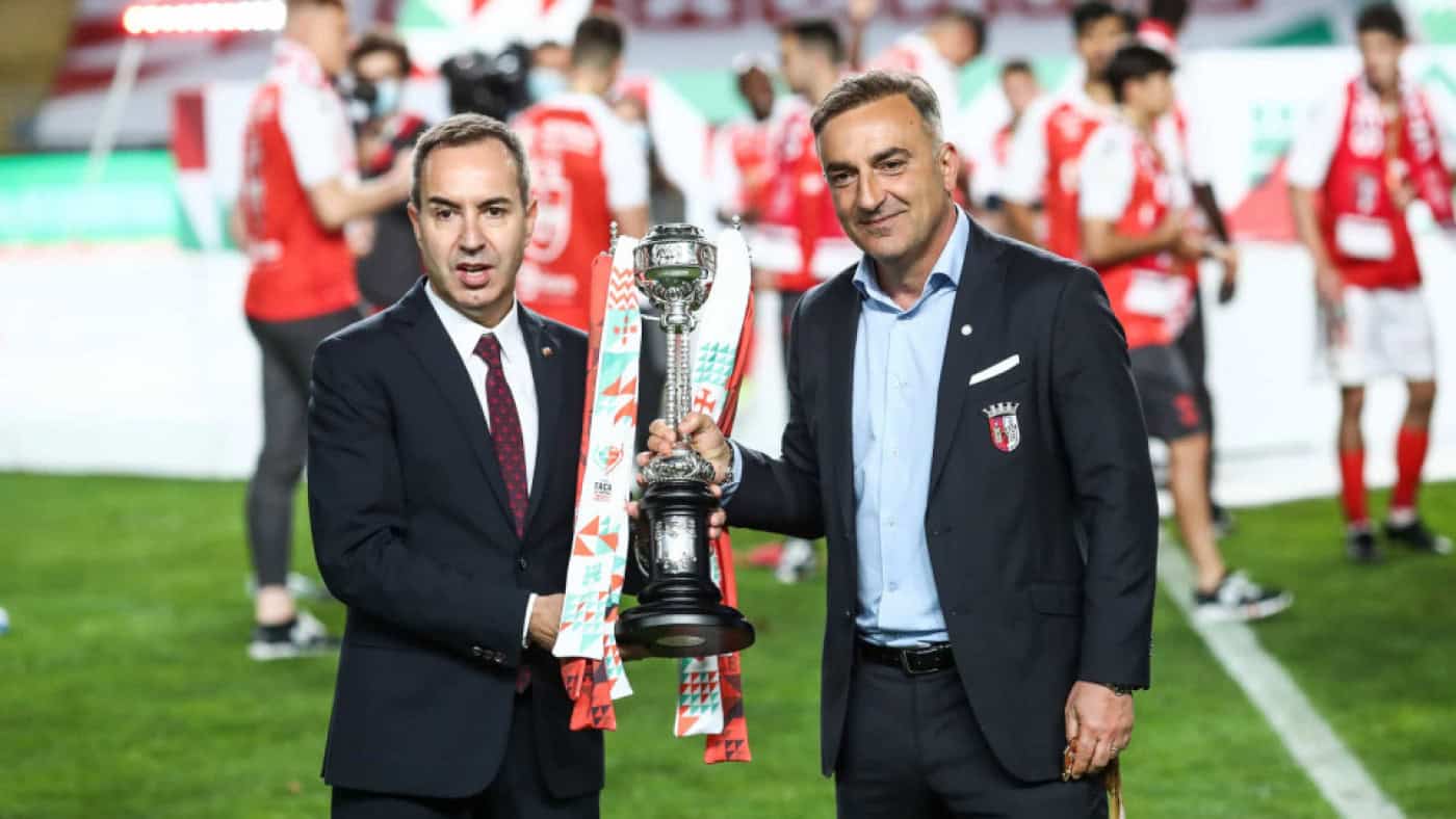 Carlos Carvalhal muito perto de regressar ao comando técnico do SCB