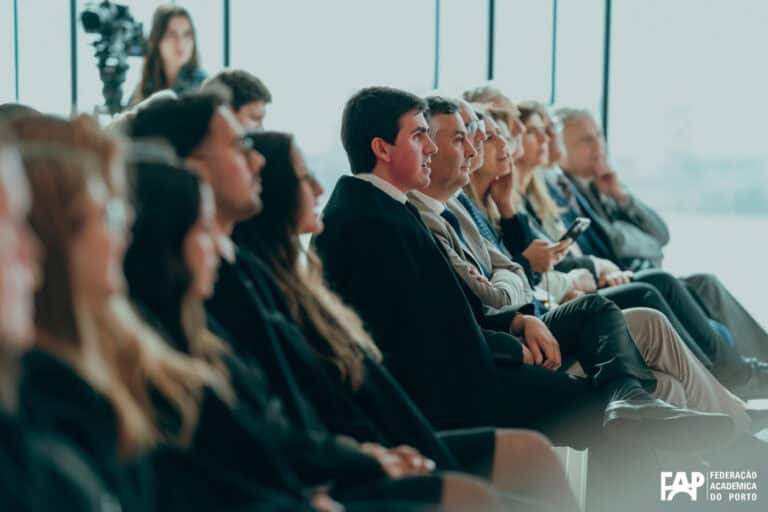 Estudantes do Porto pedem aos políticos Pacto de Regime no Dia Internacional Juventude&nbsp;