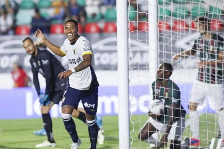 Famalicão vence na Amadora e iguala líderes da I Liga&nbsp;