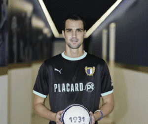 FC Famalicão aposta em Lazar Carevic para a baliza depois da saída de Luiz Júnior