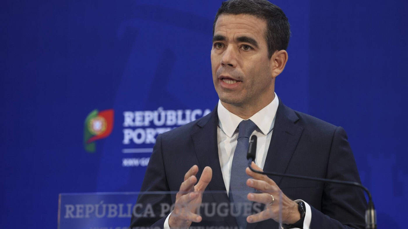 Governo vai criar apoio até 300 euros para professores deslocados