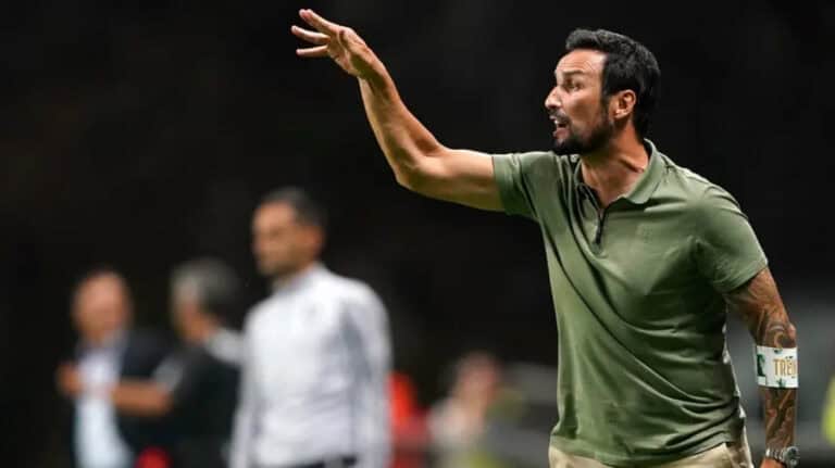 César Peixoto rejeita cenário de crise no Benfica e pede Moreirense competitivo