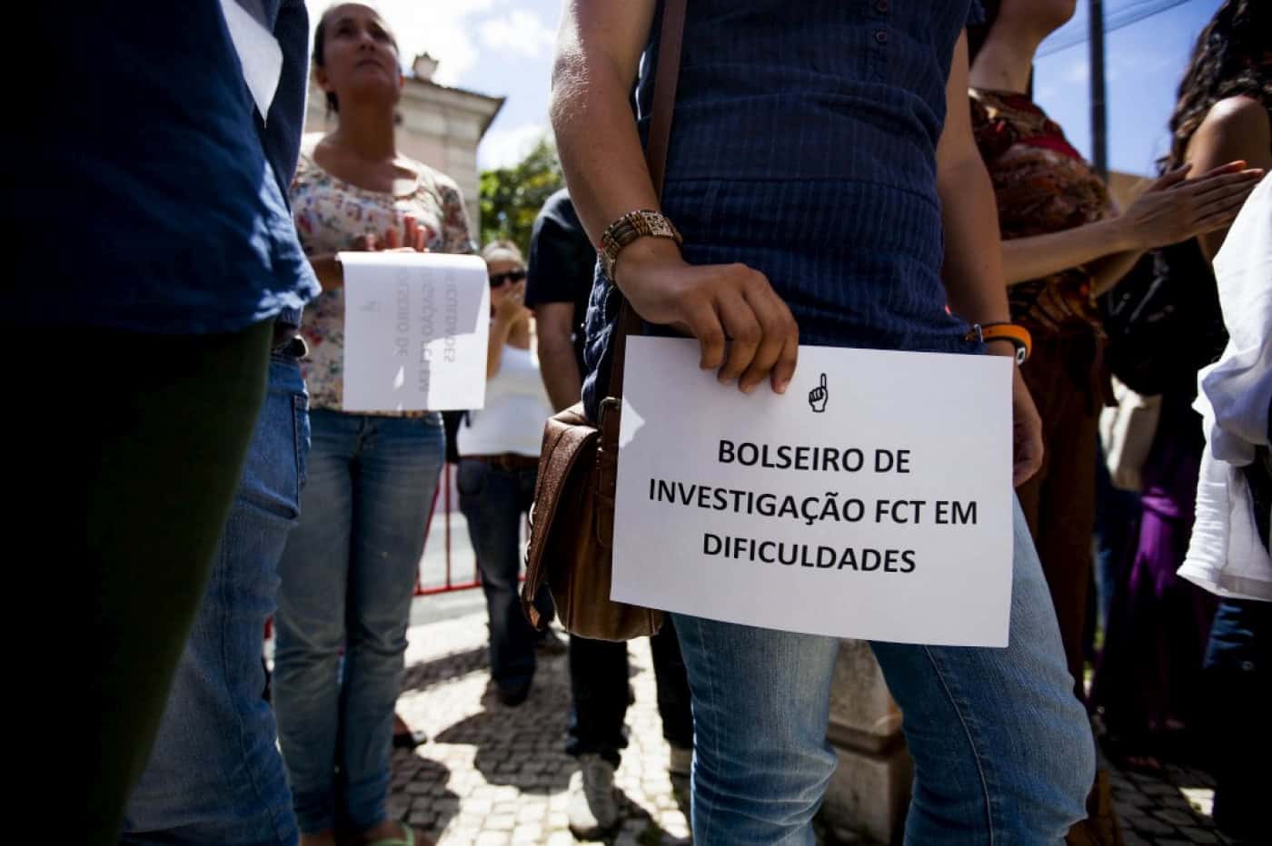 Bolseiros de investigação mantêm críticas apesar de redução do número de horas de aulas