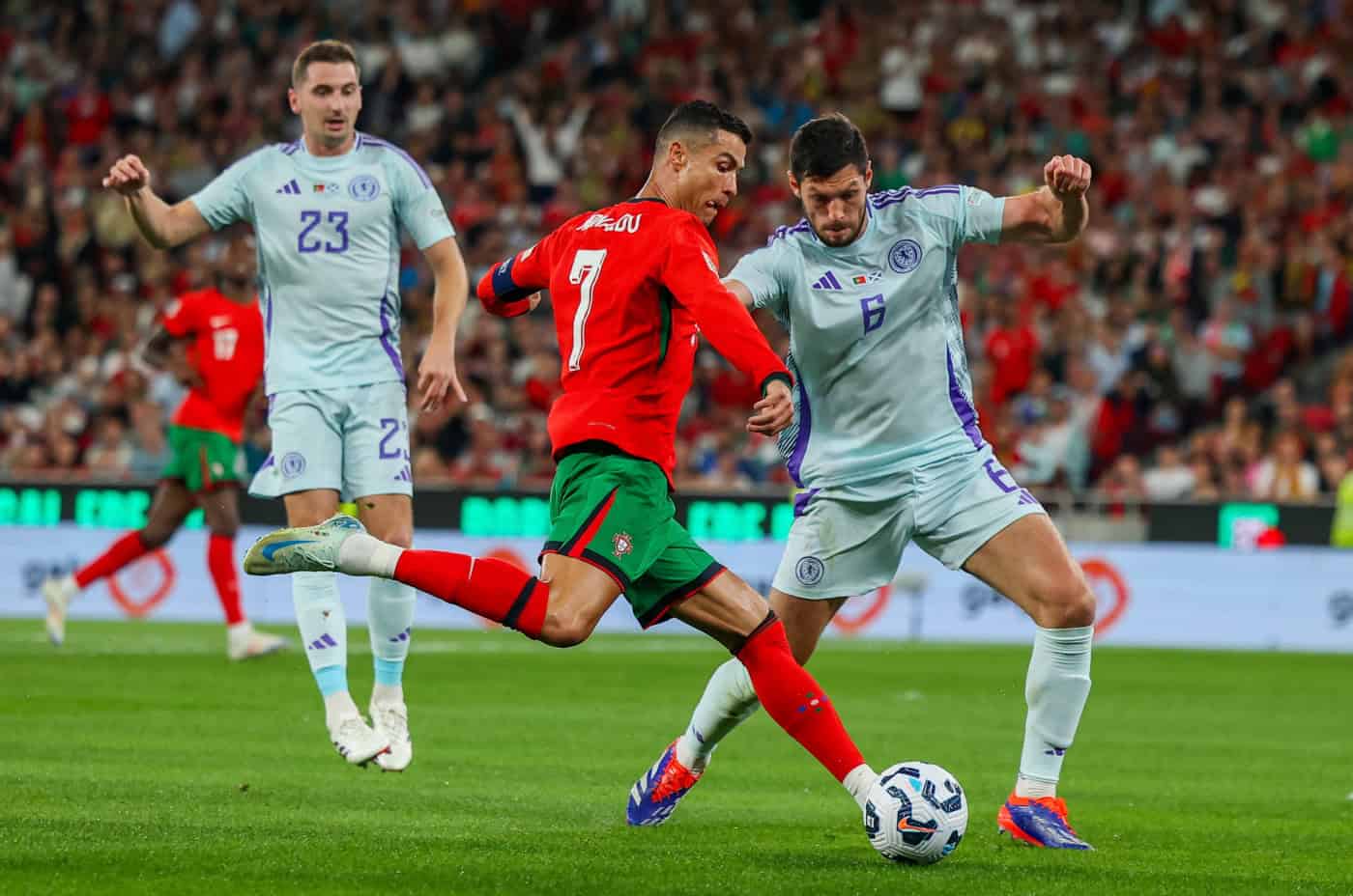 Portugal vence Escócia após reviravolta e isola-se na liderança do Grupo A1 da Liga das Nações