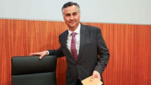 Governo revê valor do apoio para docentes deslocados que irá até 450 euros