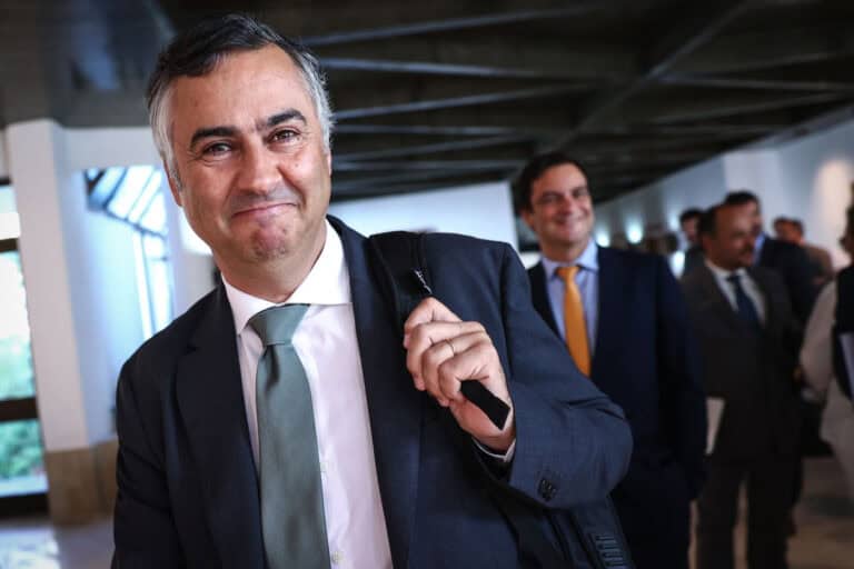 Ministro escreve aos professores com promessa de valorização da carreira&nbsp;