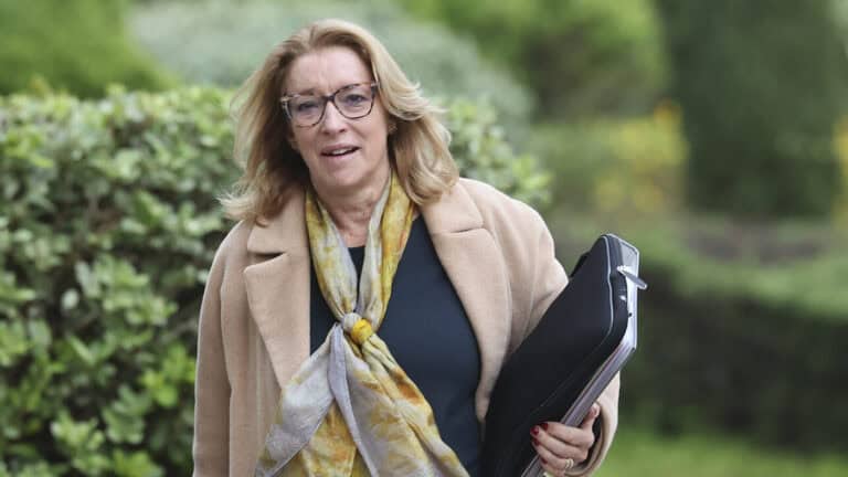 Governo vai propor 860 euros como valor para salário mínimo em 2025&nbsp;