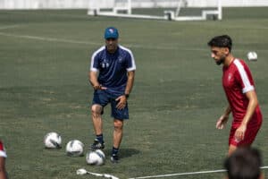 Bruno Pinheiro quer equipa "a atacar e defender à Gil para travar Famalicão"
