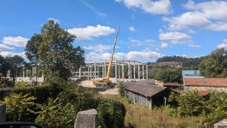 ABB prossegue trabalhos mesmo com obra embargada pela CMB em Celeirós