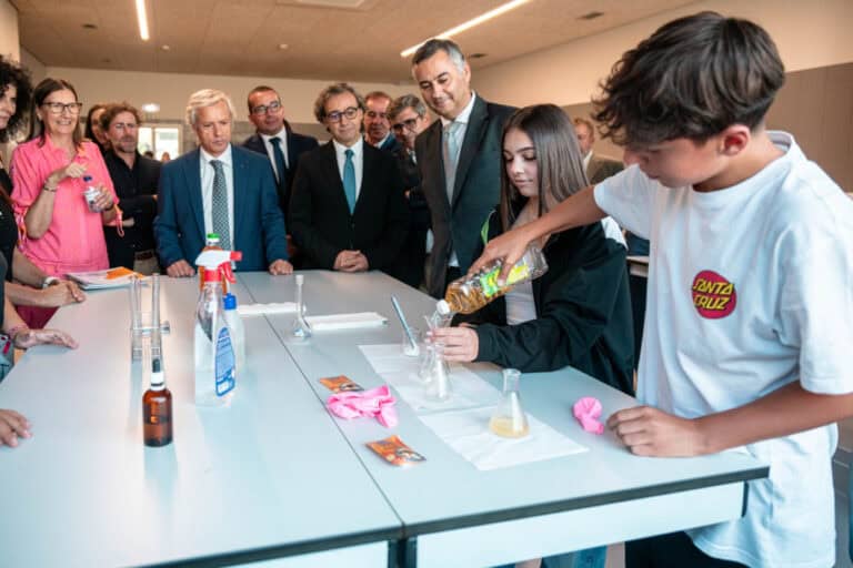 Ministro reconhece "fragilidades do país" na requalificação de escolas 