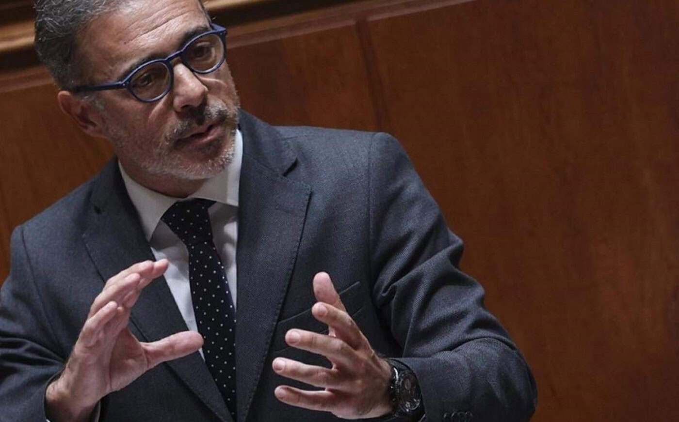 Governo anuncia plano para os media nas próximas semanas e quer consenso