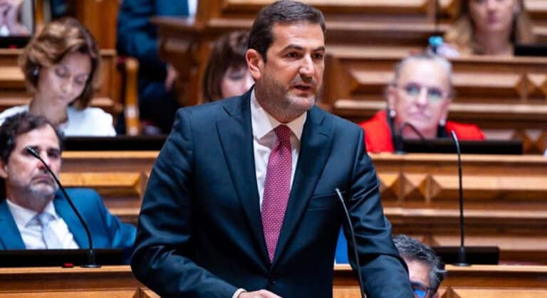 Hugo Soares pede “recato” aos deputados até reunião entre PM e Pedro Nuno