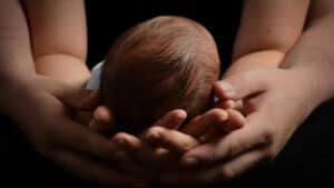 Deputados aprovam mais tempo de licença parental e pré-escolar a partir dos três anos