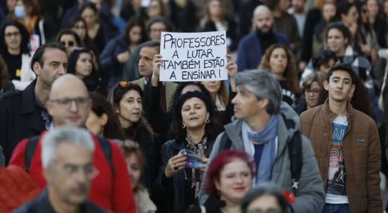 Dia Mundial do Professor marcado por ações em todo o país