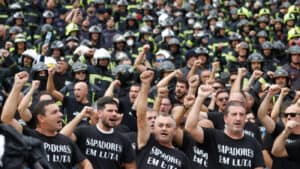 Petição com 20 mil assinaturas por valorização de bombeiros sapadores entregue na AR