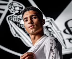 Alberto renova contrato com o Vitória SC até 2028&nbsp;