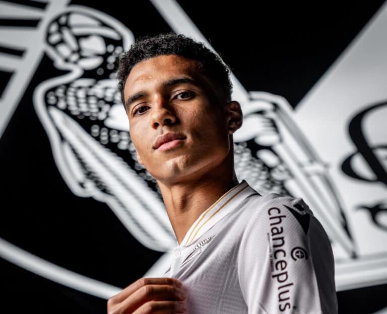 Alberto renova contrato com o Vitória SC até 2028