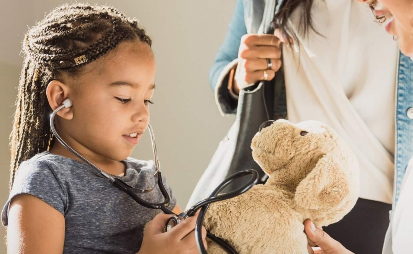 Hospital dos Bonequinhos quer ajudar os mais novos a perder o medo da bata branca