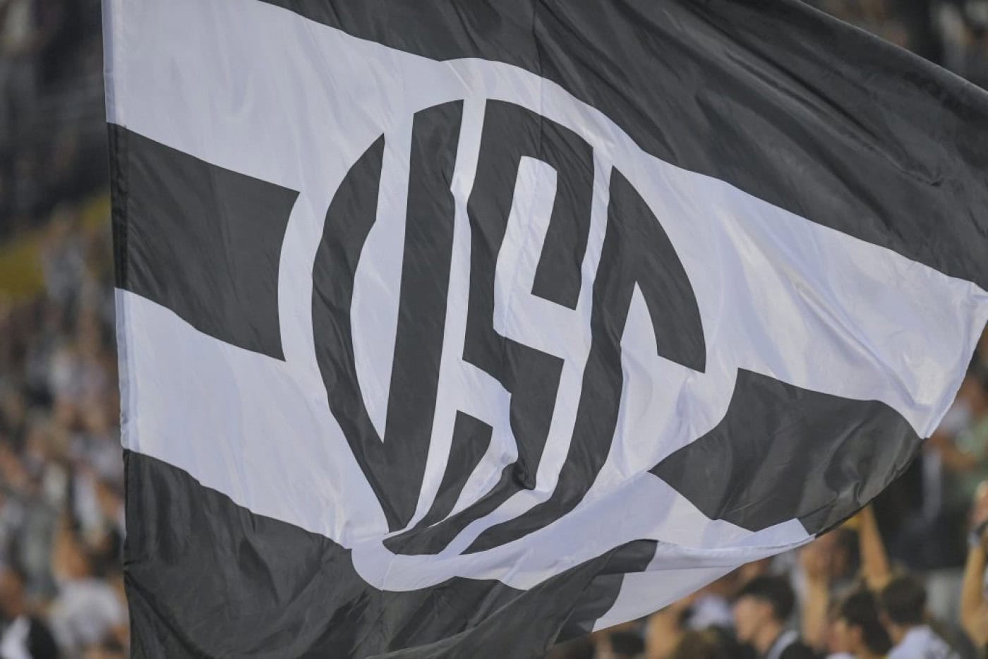 Arquivado processo instaurado ao Vitória SC por alegados insultos racistas