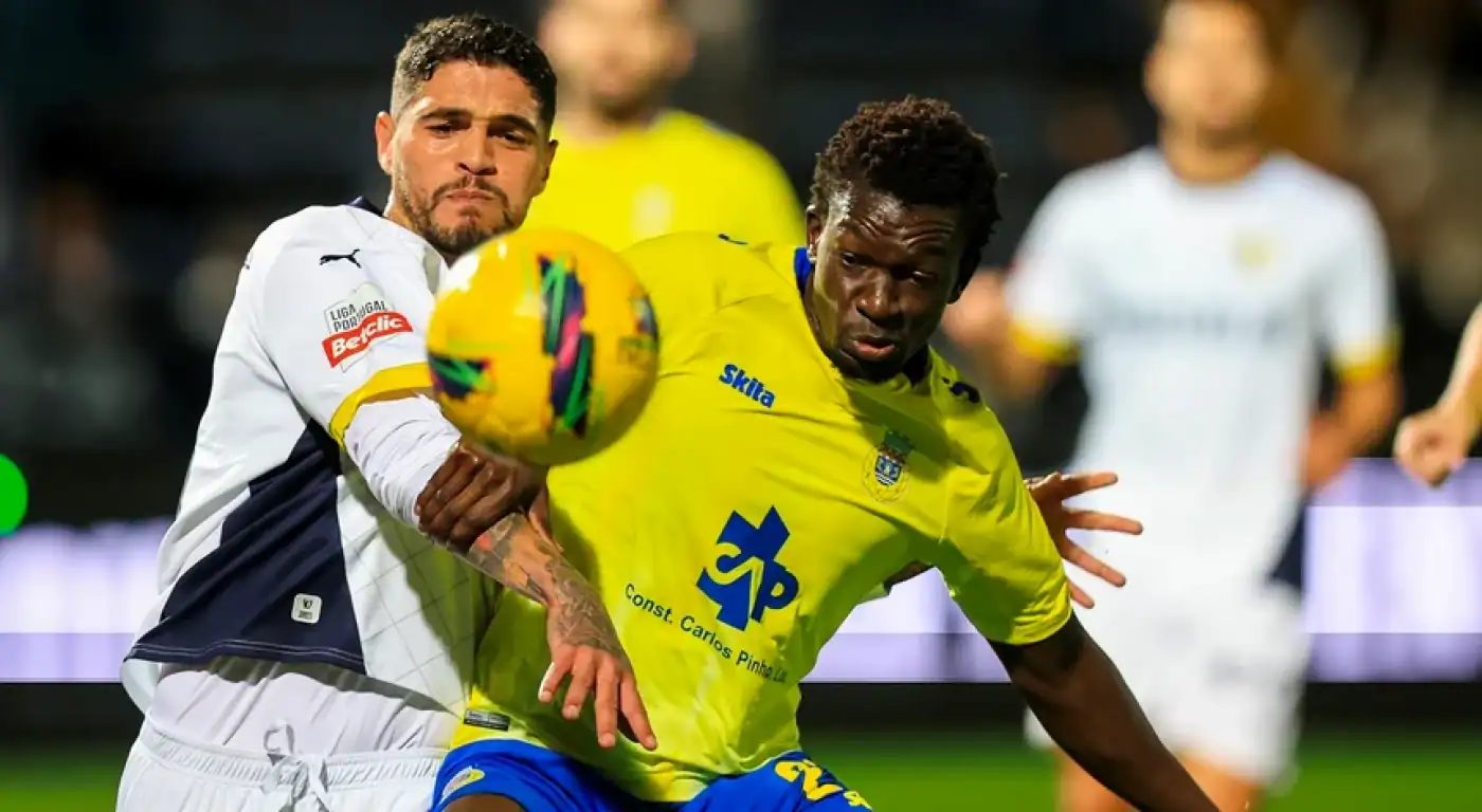 Famalicão empata com o Arouca sem golos para a I Liga