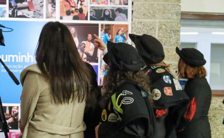 Pouco mais de 50% dos estudantes tiveram os pedidos de bolsas atendidos