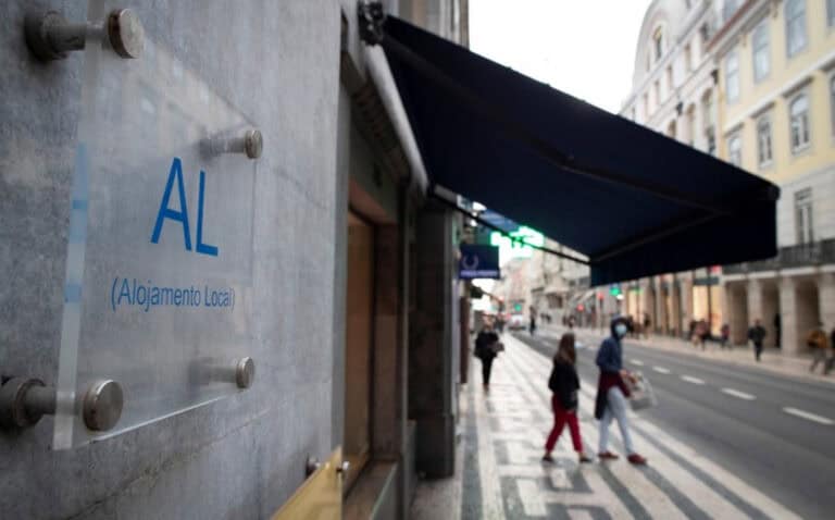 Mais municípios travam novas licenças de alojamento local