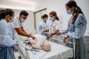 Cerca de 30% dos médicos internos das ULS de Braga e Barcelos não voltaria a escolher Medicina