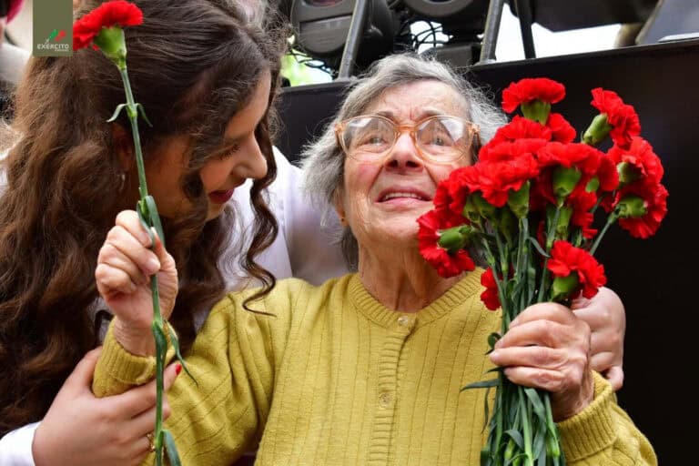 Celeste Caeiro, senhora dos cravos do 25 de abril, morreu aos 91 anos