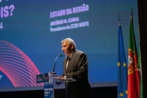 "A sociedade ainda não está preparada para um referendo à regionalização"&nbsp;