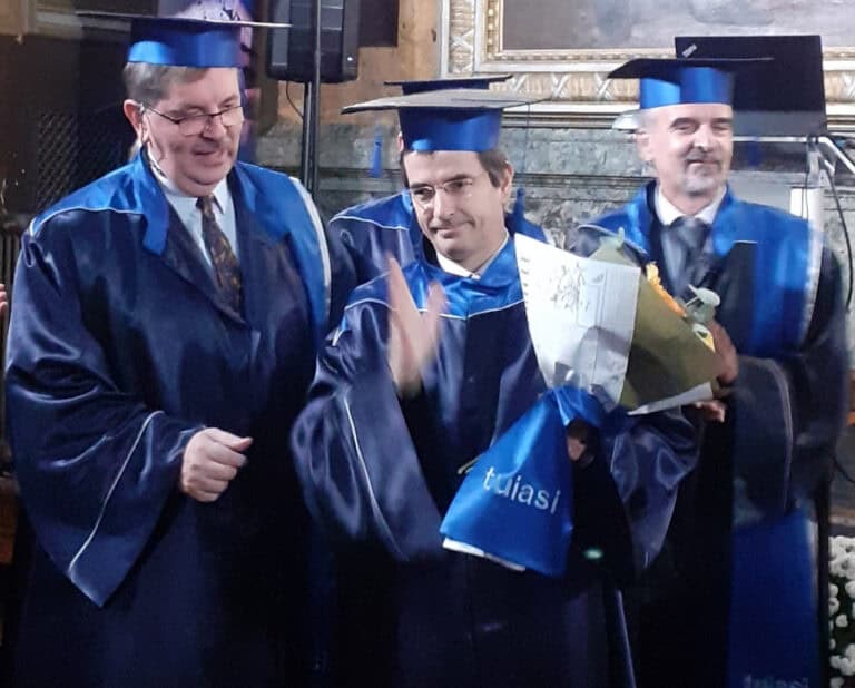 Paulo Flores recebe Doutoramento Honoris Causa na Roménia