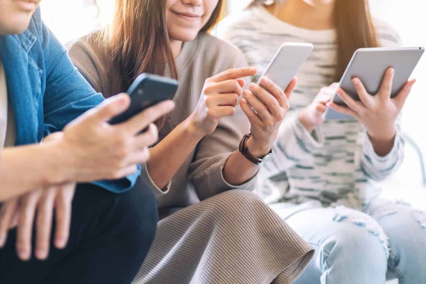 Quatro em cada dez jovens passam mais de cinco horas por dia a navegar na Internet