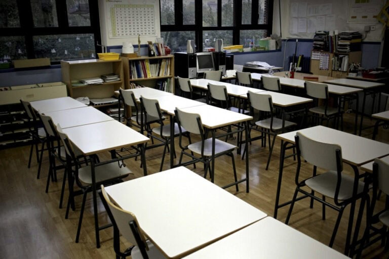 Vinte em cada 100 alunos carenciados reprovam nos 2.º e 3.º ciclos do ensino básico