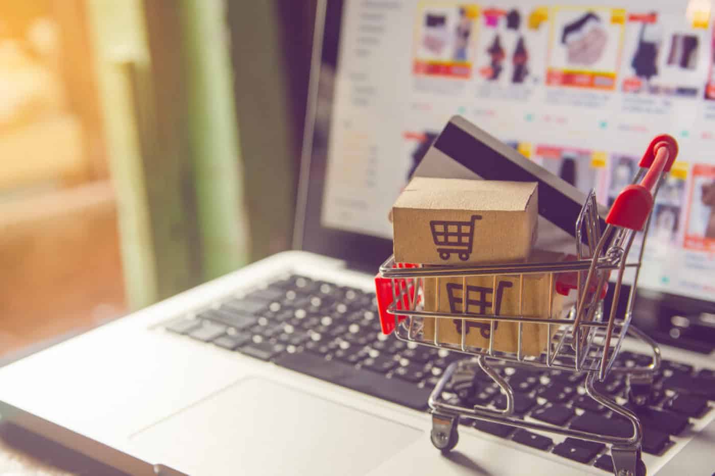 Quase metade da população já faz compras online