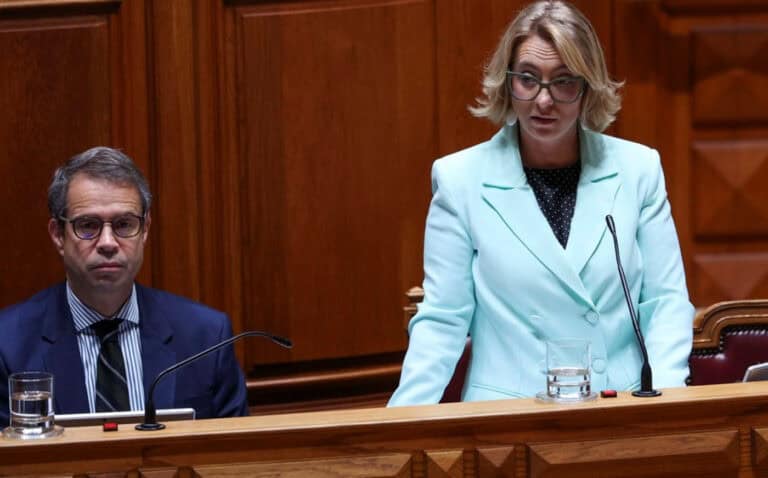 IRS Jovem vai permitir "estancar" emigração de jovens, defende Governo