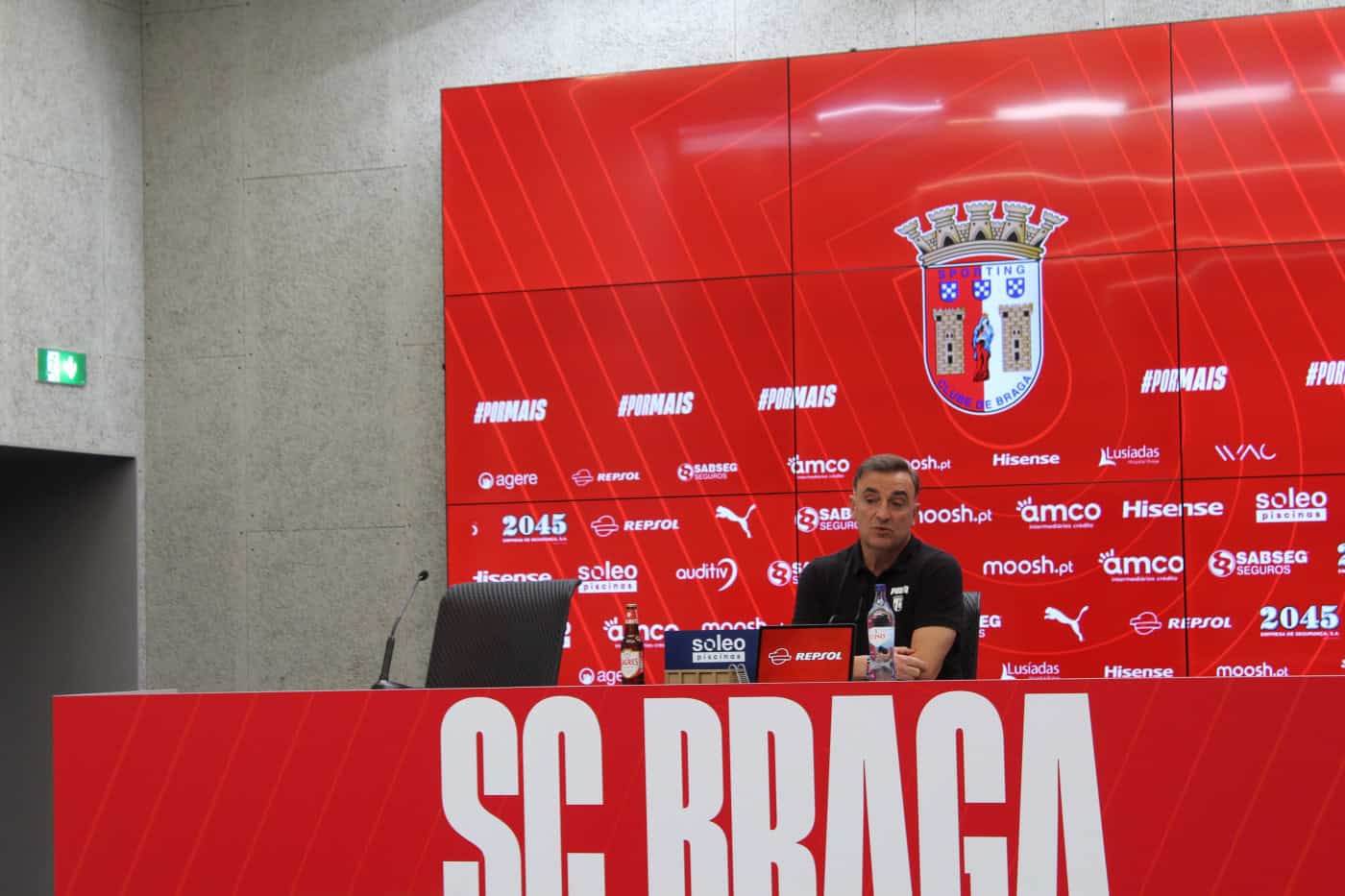 Carlos Carvalhal prevê jogo "extremamente difícil" contra o Leixões