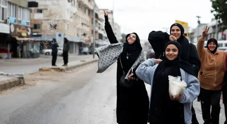 Milhares de libaneses regressam a casa após início de cessar-fogo