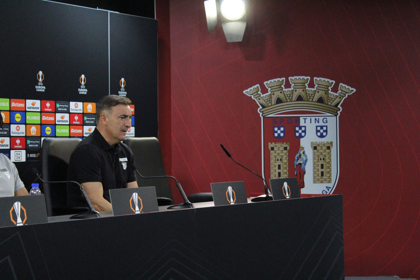 Carvalhal. “É um jogo importante, mas nada vai ficar decidido”