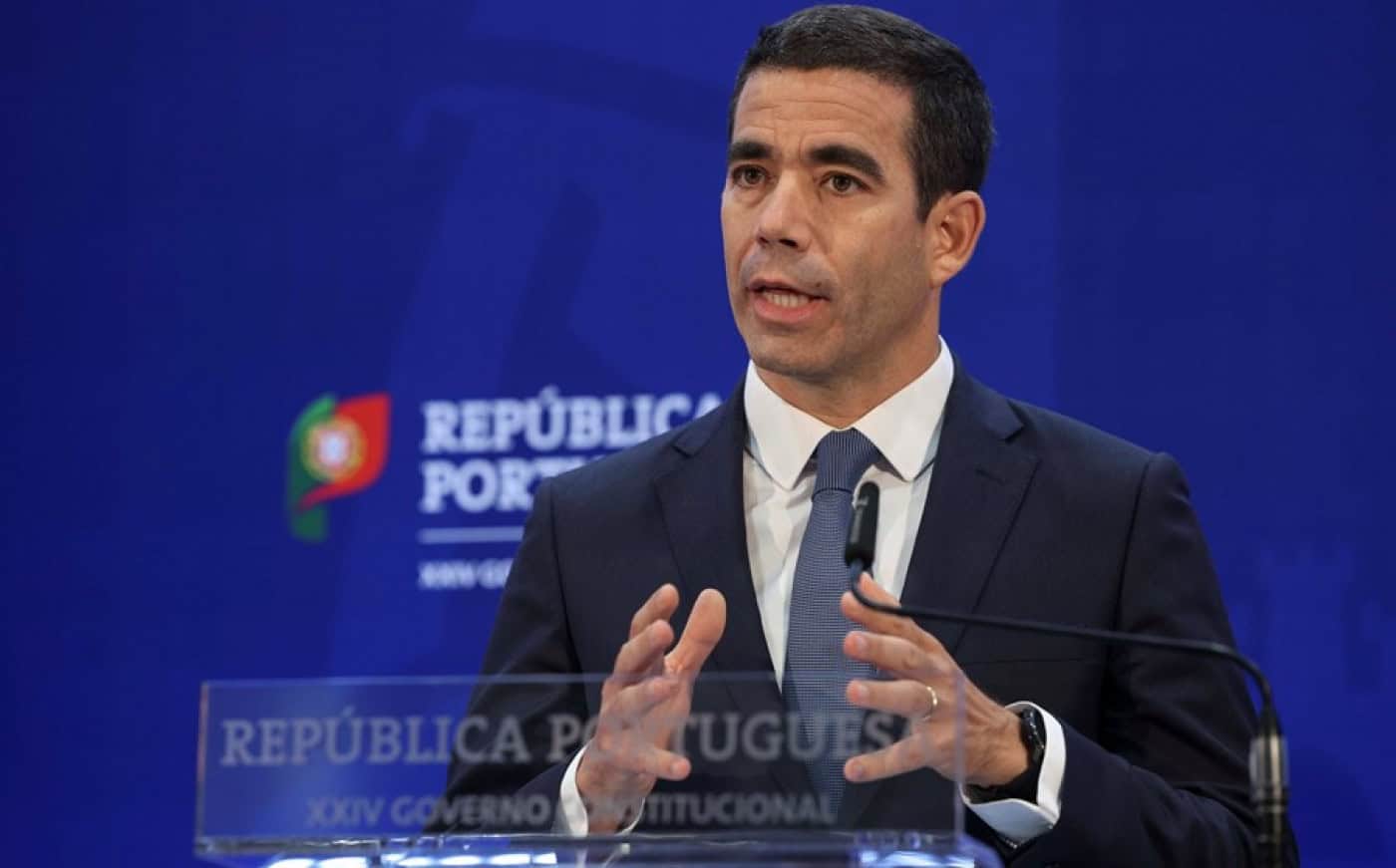 Governo aprova salário mínimo de 870 euros em 2025