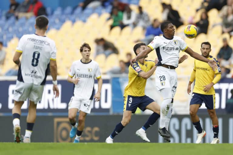 Estoril vence Famalicão e afasta-se da zona baixa da I Liga