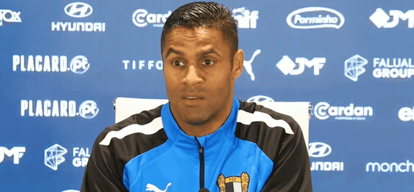 Ricardo Silva comanda FC Famalicão frente ao FC Porto após saída de Armando Evangelista