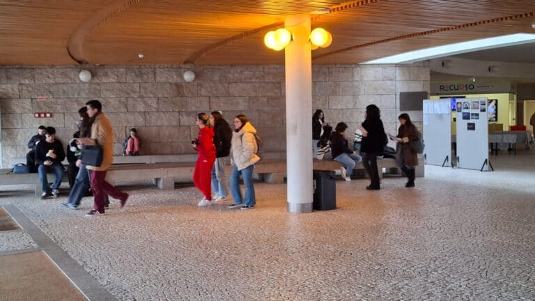 Até às 17H00, 1829 estudantes votaram para a nova direção da AAUMinho