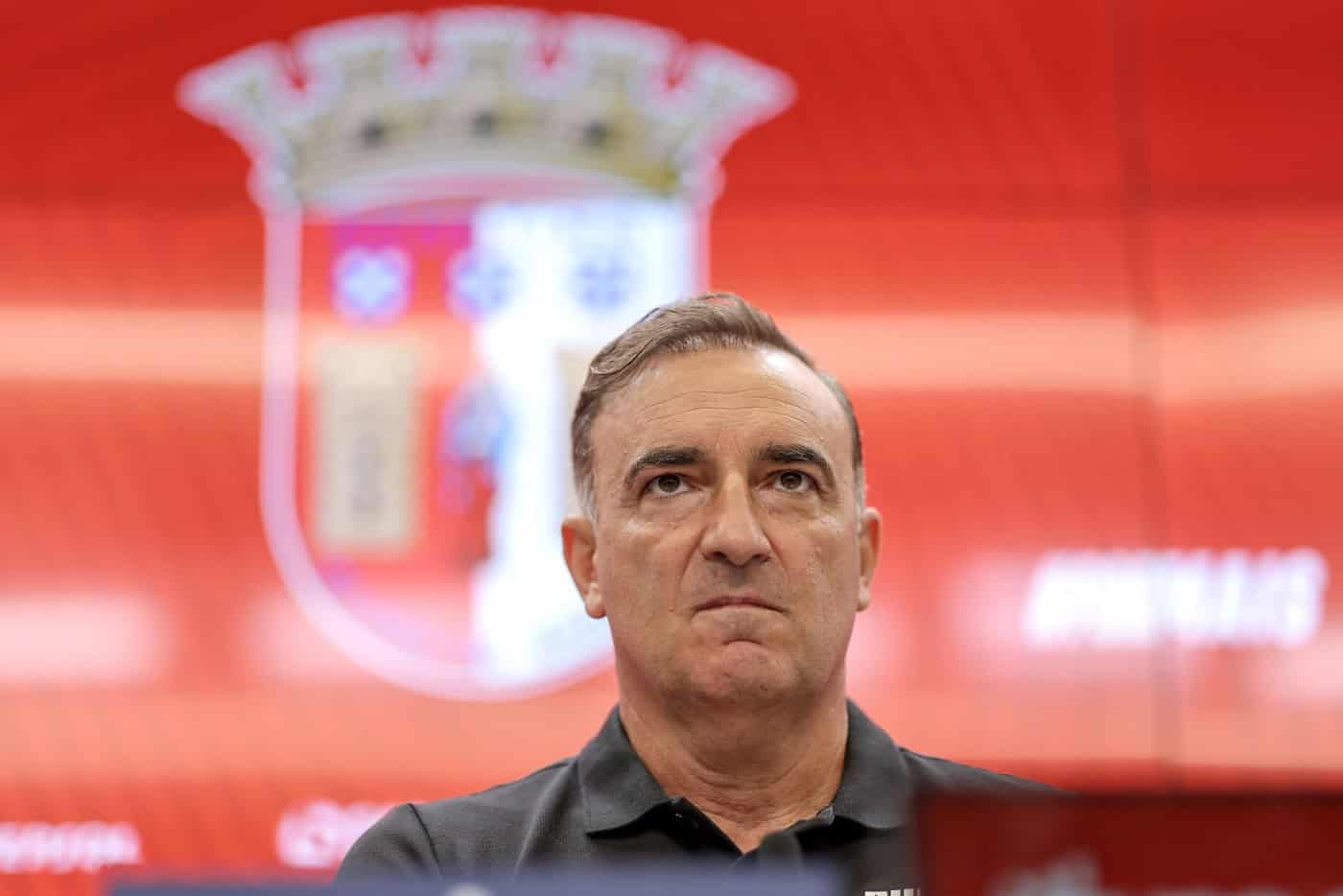 Carvalhal quer que SC Braga responda em campo às declarações do presidente