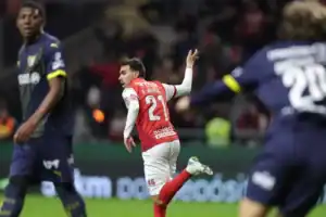 SCB desperdiça e sofre para empatar em noite com seis golos