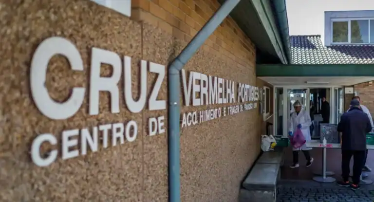 dstgroup promove “consultas poéticas” a utentes da Cruz Vermelha de Braga