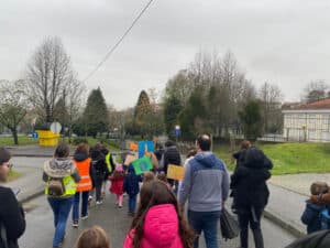 “Salvem a nossa floresta”. Crianças de Nogueira lutam contra expansão de hospital privado
