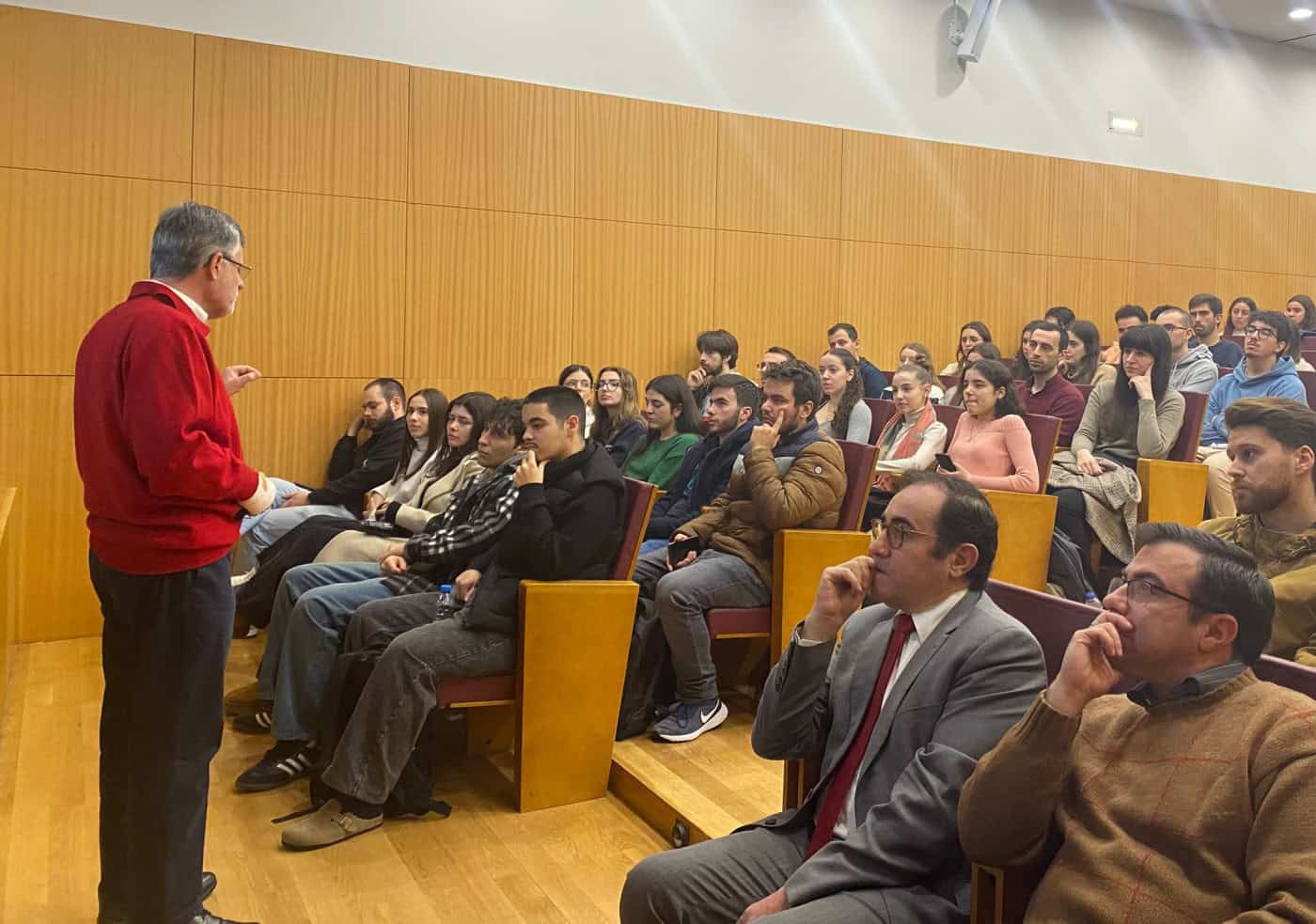 "Em Portugal, temos o hábito de fazer da lei do orçamento a mãe de todas as leis"