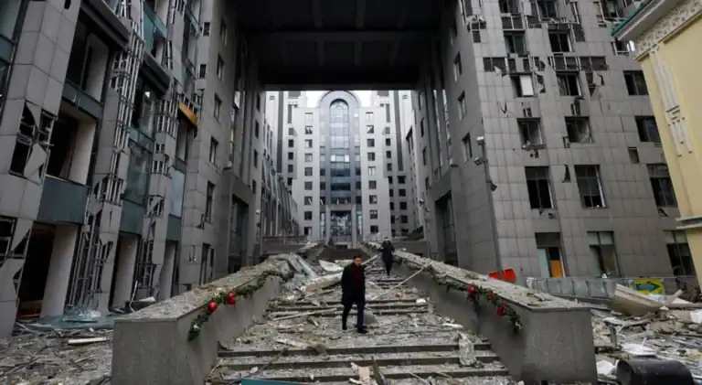 Rússia culpa defesa ucraniana por danos na embaixada portuguesa em Kiev