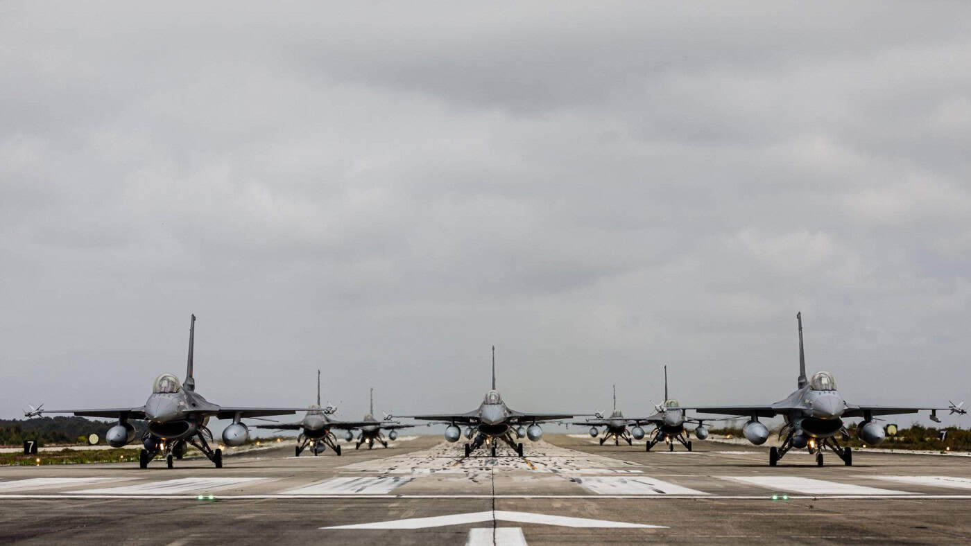 Aviões caça F-16M da Força Aérea sobrevoam Braga e Guimarães esta terça-feira