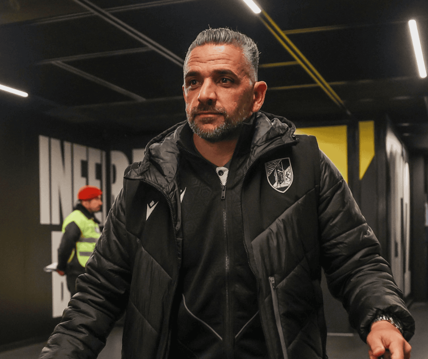 "Tenho contrato com o Vitória SC até 2026"